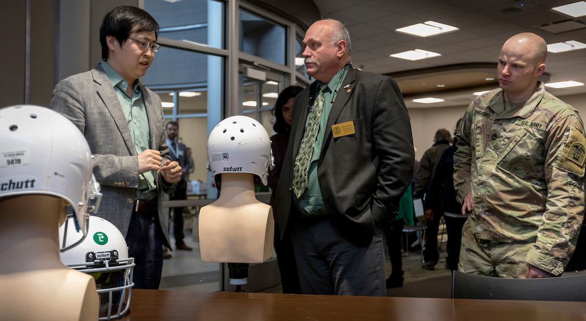 Huang Demonstrating TBI technology to US ARMY